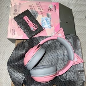 Razer Kraken Bluetooth Kitty headphones